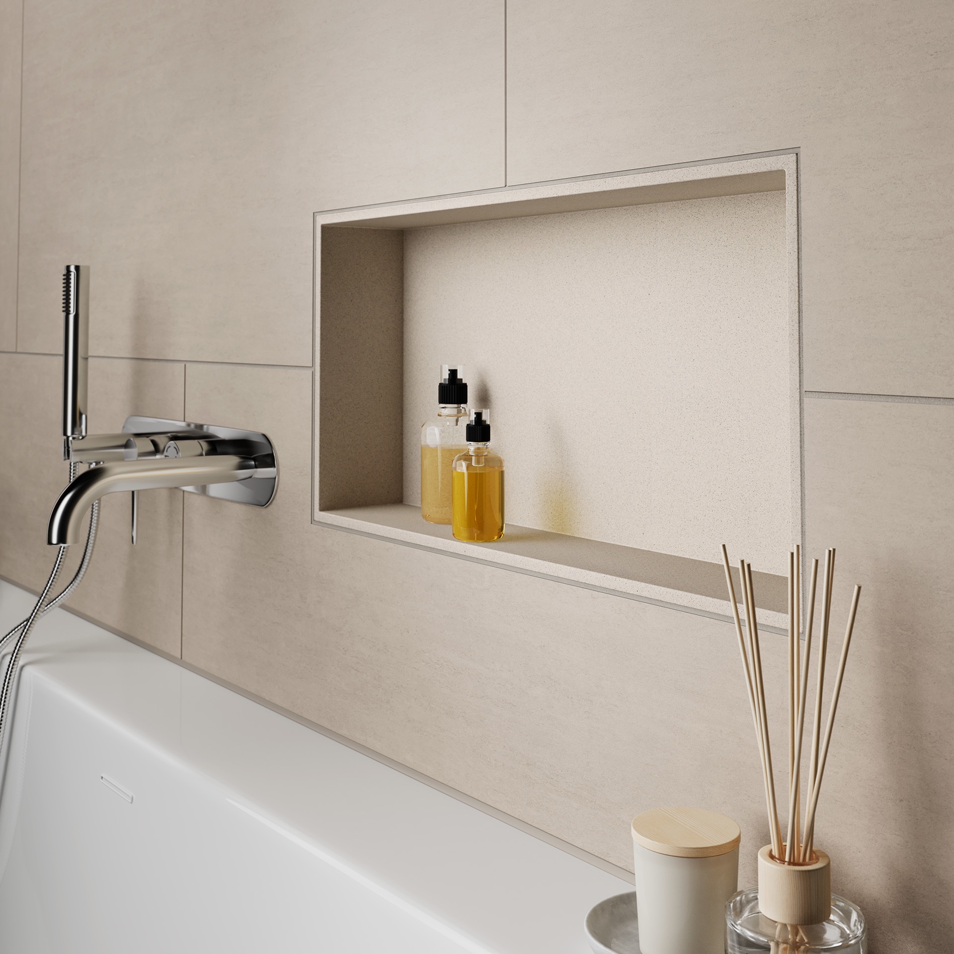 Modernes Badezimmer in hellen Beigetönen mit freistehender Badewanne und bodenebener Dusche.